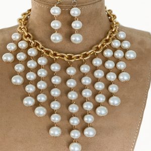 Pearl fringe necklace